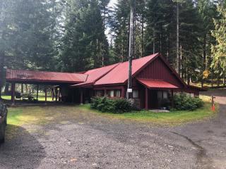 Front Lodge at Rainier Lodge (0.4 miles from entrance) - Ashford - 4