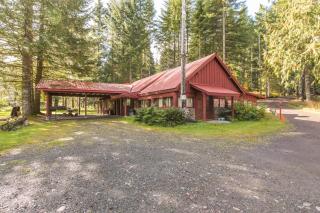 Front Lodge at Rainier Lodge (0.4 miles from entrance) - Ashford - 1