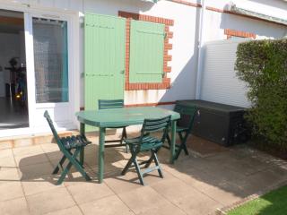 Maisonnette 4 pers. près plage, piscine et parking - FR-1-194-260 - 0