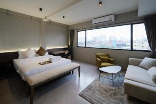 C'HOUSE Bangkok - Pom Prap - 7
