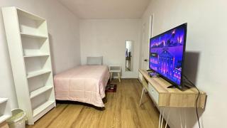 Lindo alojamiento con TV. en Zona turística de Santiago Centro - Santiago - 1