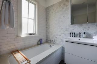 Charming 3-Bedroom Terrace in the Heart of Glebe - Sydney - 3