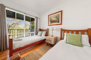 Corinda Cottage - 4 bedroom pet friendly five minute walk to town and Ovens River. - 4