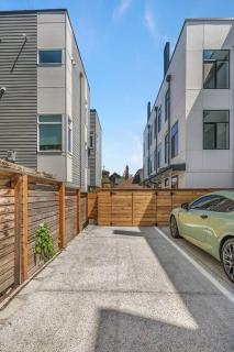 Emerald City Chic - 2Bed&2Bath Townhouse - 2