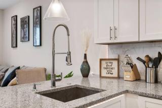 Luxurious & Spacious 3Bed/3Bath with Outdoor Patio - 1