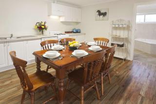 Brookfield Guest House - Myrrhee - 5