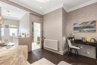 Luxury 1-Bed Apartment in sought after prime London location - 2