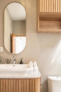 6 min to beach - NEW Luxe Pool Loft w/120' Cinema - Canggu - 3