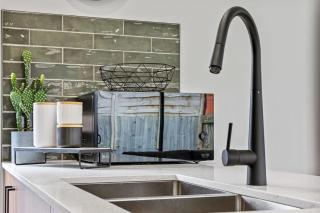 Storey Time I 2BR Townhouse for Melbourne Travel - 2