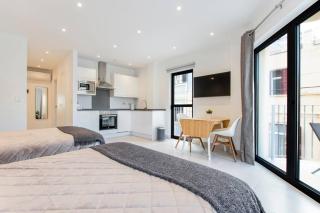 The Residence City Centre - Modern Family Apartment with Rooftop Pool & Terrace - Children stay for Free - 5