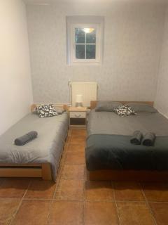 Central and affordable room in basement - 9