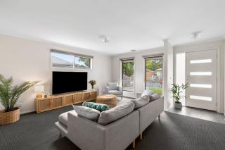 West Addis I Longer Stays Welcome - Geelong West - 9