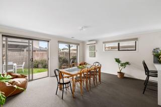West Addis I Longer Stays Welcome - Geelong West - 7