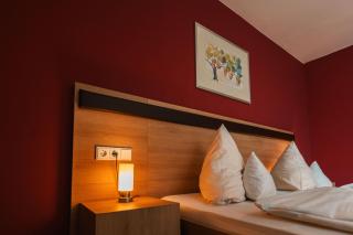 Landhotel und Weingasthof Schwarzer Adler - 2