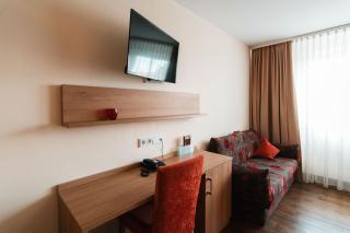 Landhotel und Weingasthof Schwarzer Adler - Wiesenbronn - 1