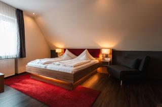 Landhotel und Weingasthof Schwarzer Adler - Wiesenbronn - 3