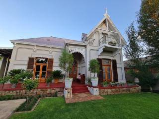 Hill Manor Room 2 Self catering unit - Potchefstroom - 0