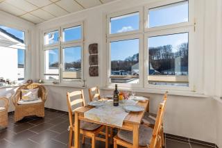 Villa-Seiler-in-Binz-3-Raum-Ferienwohnung-Nr-5-Toplage-wenige-Schritte-zum-Strand - Binz - 3