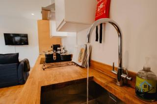 Contemporary flat, Derngate, sleeps 4, very central - Northampton - 6