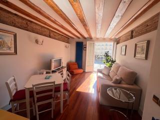 La Redonda Catedral Ascensor by Apartamentos Logrono - Logroño - 5