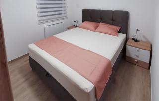 3 Bedroom Lovely Apartment In Mandre - 3