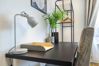 Charming 3-Bed Townhouse in Vibrant Ealing - Ealing - 2