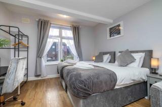Charming 3-Bed Townhouse in Vibrant Ealing - Ealing - 8