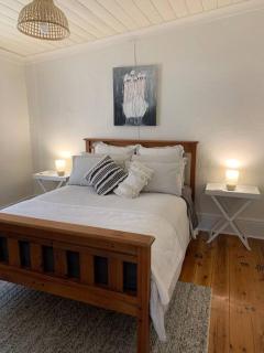 “Charlie Bates Cottage” - Penneshaw - 6