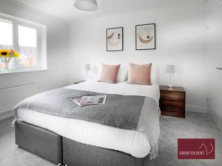 Bisley - 2 Bedroom House - Front Garden and Parking - 5