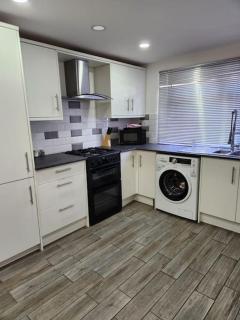 3 Bedroom House - City Centre - Birmingham - 8