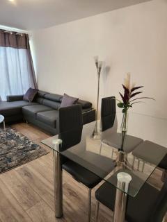3 Bedroom House - City Centre - Birmingham - 6