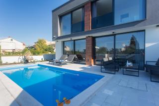 Luxury Villa Lux with Heated Pool - 8