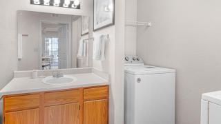 Landing Modern Apartment with Amazing Amenities (ID6372X76) - 1