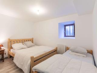 Maison de Village 8 Pers, 3 Ch, Proche Ski, Cuisine Équipée, Parking, Bébé et Animaux Bienvenus - FR-1-402-137 - 3