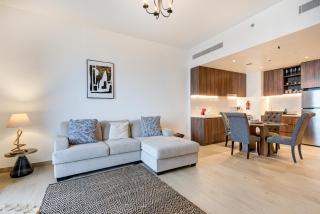 Trophy - Serene Abode near the Coast - Dubai - 9