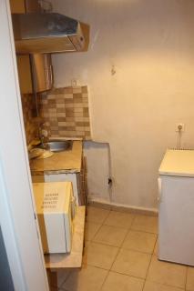 Apartment Sleeps 2 with Free Parking - 3