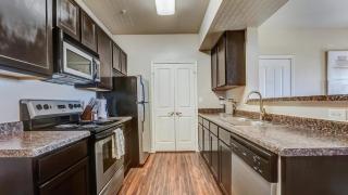 Landing Modern Apartment with Amazing Amenities (ID7692X68) - 5