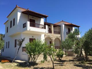 Gaia Apartments By Villa Kokkoni - Marathokampos - 0