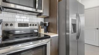 Landing - Modern Apartment with Amazing Amenities (ID1398X192) - Richmond - 1