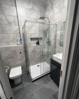 2 Bed Apartment in Central London on 3rd floor - Newly refurbished - No lift - 6