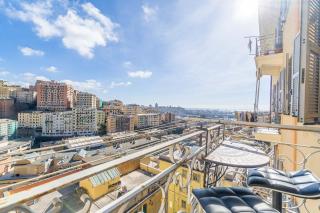 Genova La Fortuna Roomy Apt & Panoramic Balcony - Genova - 0