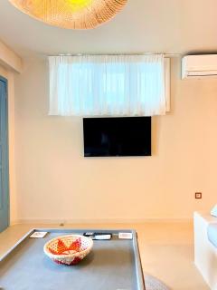 Elements- Wood & Earth Apartment by Hostandros - 2