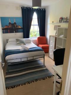 CENTRAL LOCATION! Double Bedroom 2 Mins Walk from Battersea Power underground Station! - 6