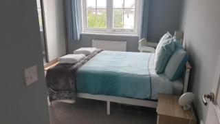 Spacious 2-Bed 2-Bath Apartment with Free Parking - Central Poole - 6