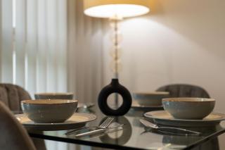 Stylish and Spacious- One Bed in Nine Elms - 2