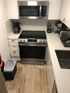 BEST DEAL! 2 Bedroom Modern Beachfront by YouRent! - Miami Beach - 9