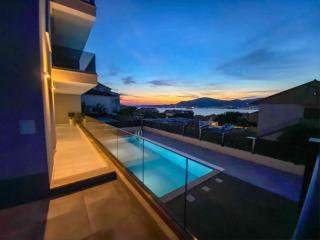 Luksusowy apartament z podgrzewanym basenem i widokiem na morze - Trogir - 0