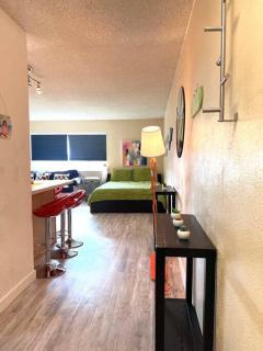 Right In The Heart Of Pacific Beach - 0