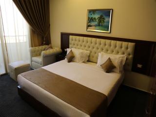 Midtown Hotel & Suites - 1