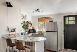 Modern w Hot Tub, Sauna, WiFi, Fire Pit, Grill, Deck - 3